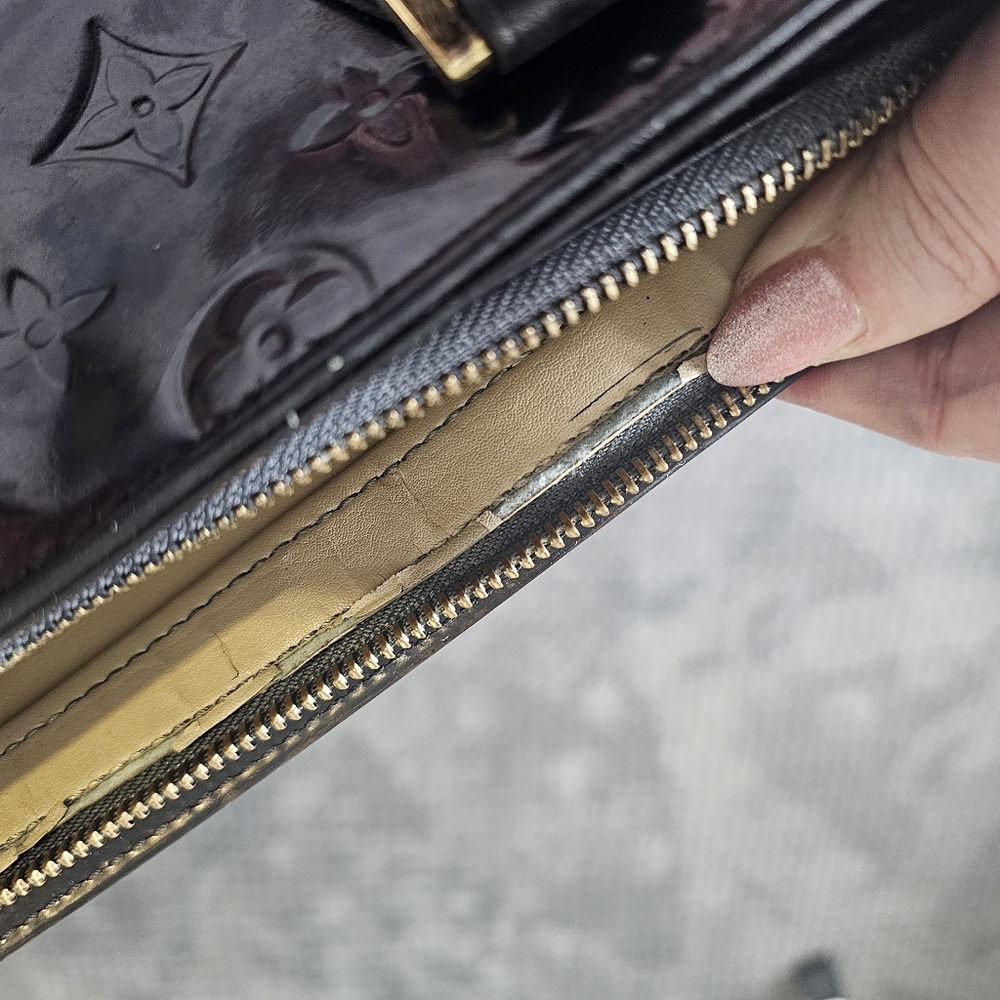 Louis Vuitton Vernis Houston Embossed Shoulder Bag - Picture 15 of 16